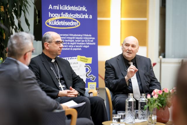 Az egyház nem hatalmi tényezőktől függ, hanem az Urat szolgálja