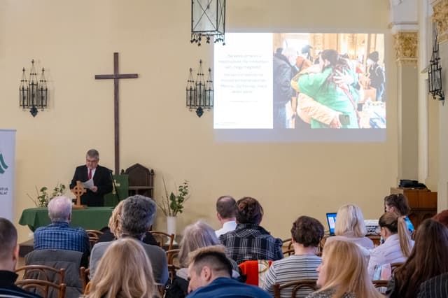 „Jövevény voltam, és befogadtatok” – Szakmai napot tartott a református menekültszolgálat