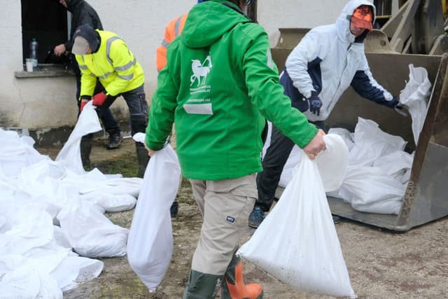 Köszönetet mondott a szeretetszolgálat az árvízi védekezésben segítő önkénteseknek