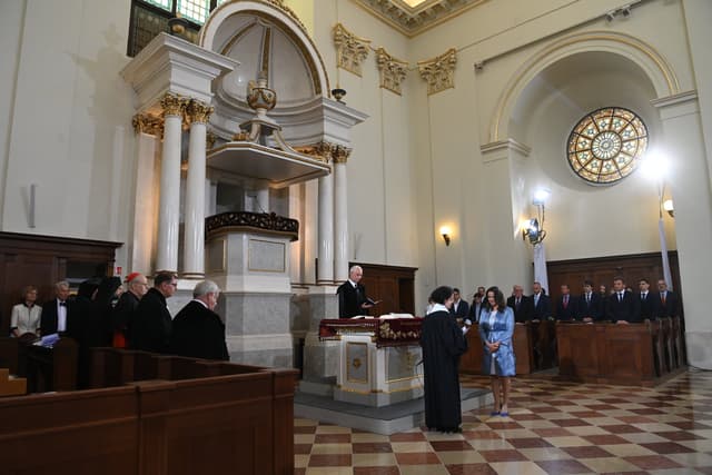 Vakmerőség és alázat