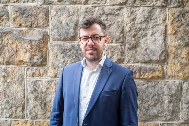Az egyház elkötelezett lelkészei folyamatos képzése mellett