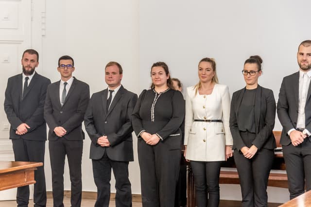 A tekintetéből is látszik?