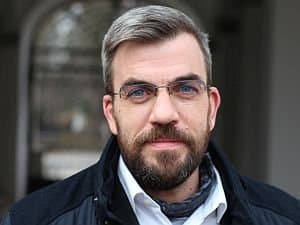 Botrány és ellentmondás