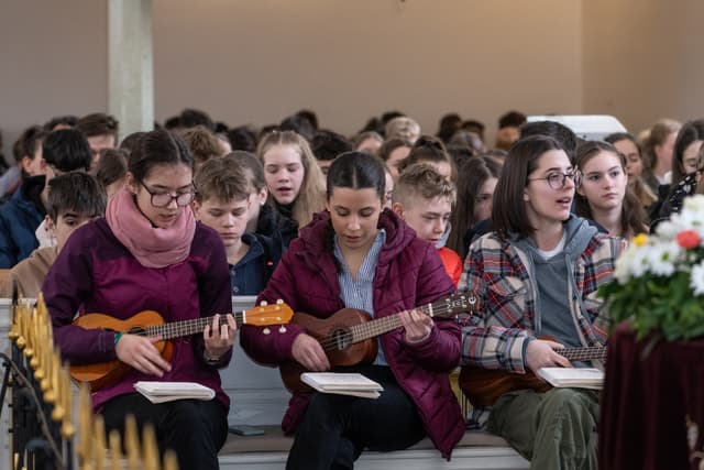 Élő hitet az alma materből
