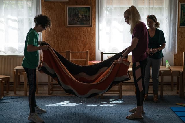 Amikor a kéz nem – a szeretet mozdul