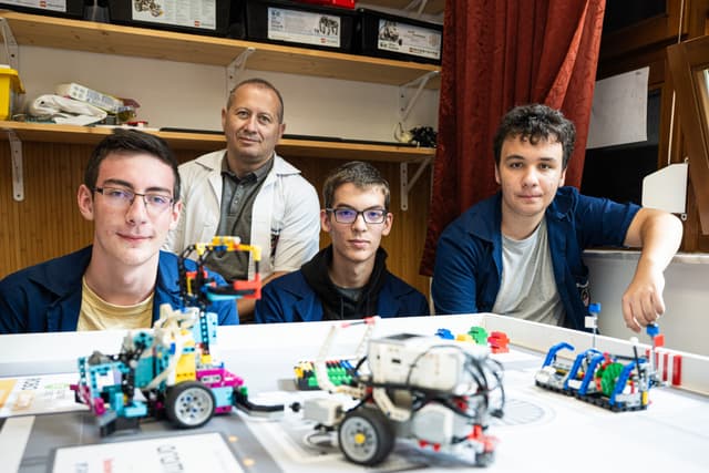 Robotok és álmok a tatai refiben