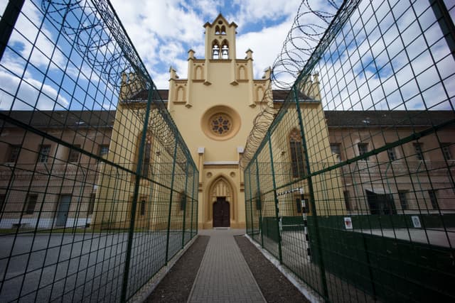 „A börtönben nem embereket őrzünk, hanem sorsokat”