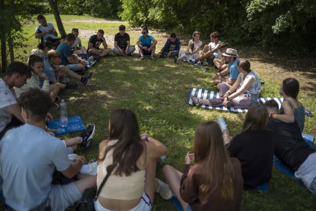 Kis körökben Isten nagy dolgairól