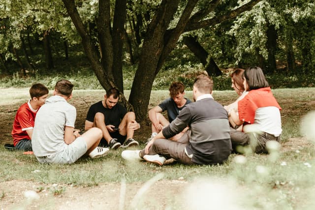 Új lendület az ifjúsági misszióban, bizonyságot tevő fiatalok