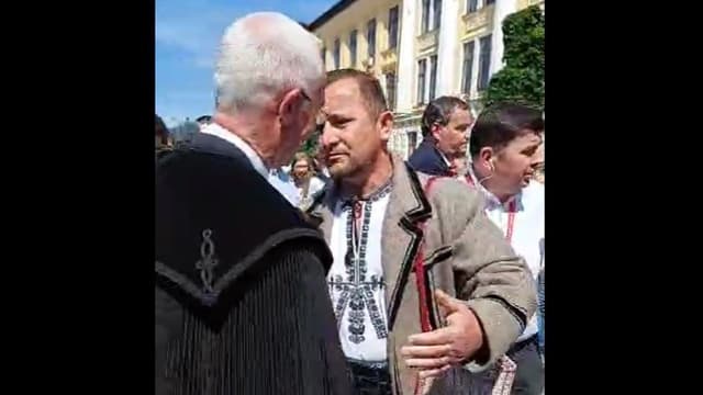 Öleléssel lefegyverzett gyűlölet