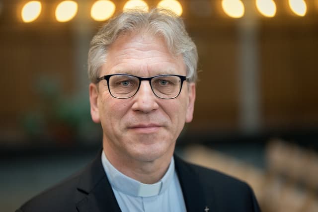 Püspökké szentelték az EVT korábbi főtitkárát