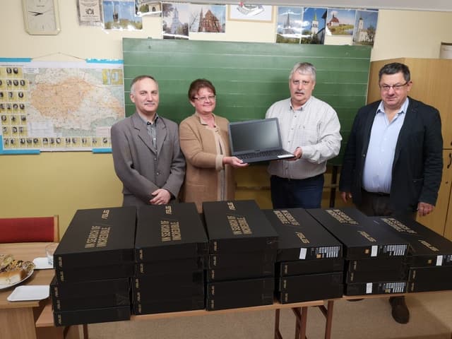 Új laptopok református iskoláknak