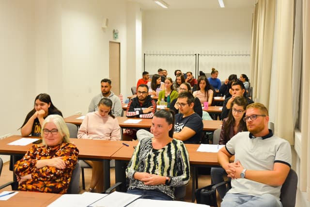 Megnyitották a tanévet a református cigány szakkollégiumok