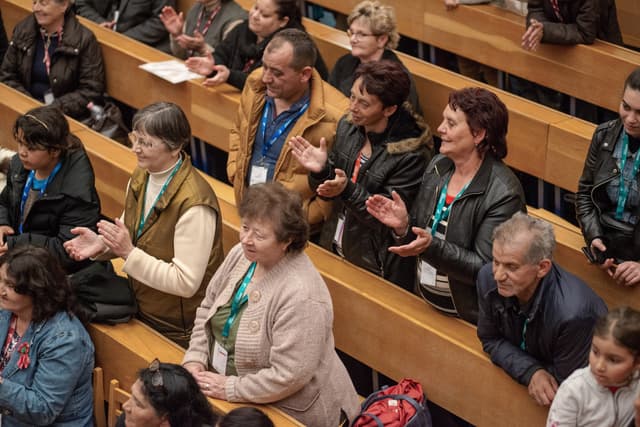Isten követőiként, a cigány kultúrát ünnepelve
