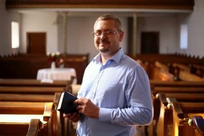 Vérükben hordozzák a reformációt