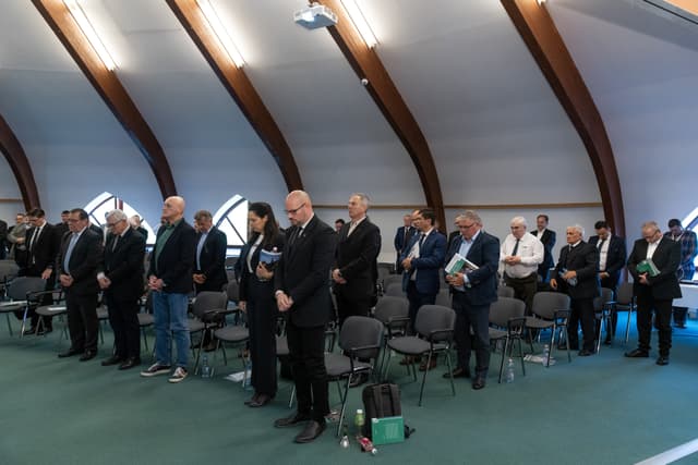 A hiteles szolgálatról és a felelősségről szólt a májusi Zsinat első napja