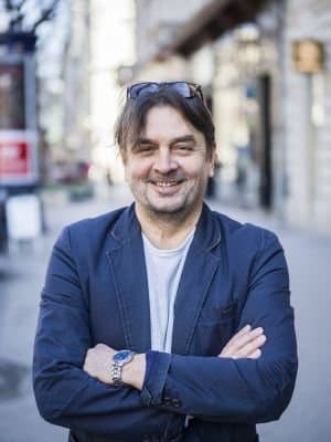 Jókedvvel adni