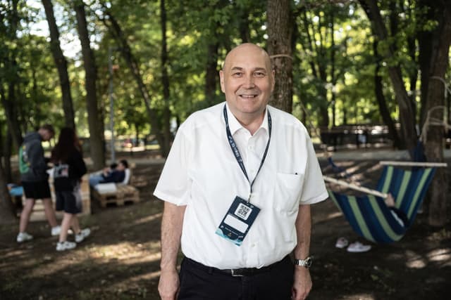 Beszélni kell a fiatalok nyelvét