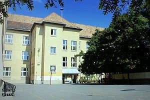 Megharcolt iskola