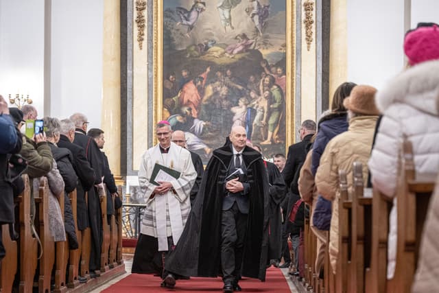 „Mindent vizsgáljatok meg, a jót tartsátok meg!”