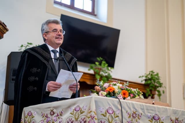 Megújulás vagy elszíntelenedés: válaszút előtt az egyház