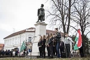 Rabok vagyunk vagy szabadok?