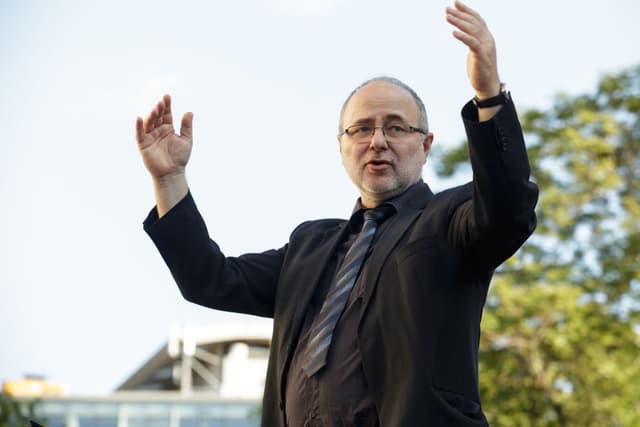 Ciklusokon átívelő feladatok