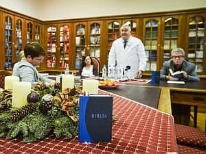 100 Bibliát kapott a szegedi klinika