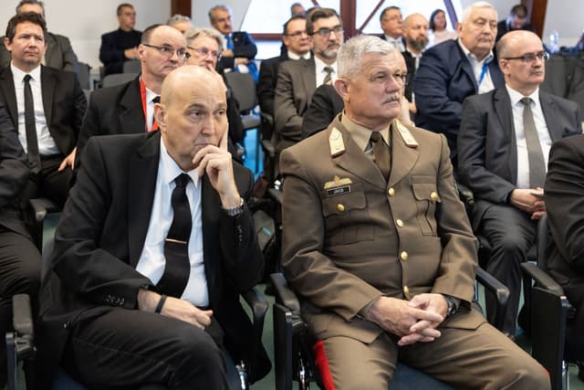 Megtartotta székfoglaló beszédét Steinbach József püspök